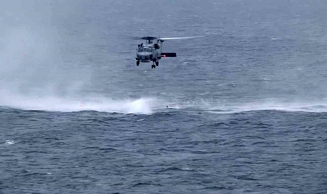 Antalya'da tatbikat kapsamında uçuş faaliyeti icra eden helikopter denize acil iniş yaptı
