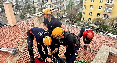 Apartman boşluğuna düşen iki çocuk AFAD ekipleri tarafından kurtarıldı