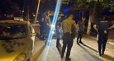 Araçta baygın bulunan 2 şahıs ekipleri hareket geçirdi