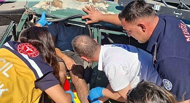 Araçta sıkışan vatandaşı itfaiye ekipleri kurtardı