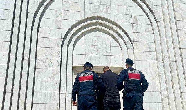 Aranan şahıs jandarmadan kaçamadı