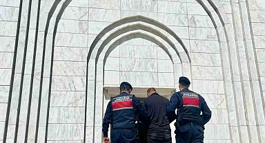 Aranan şahıs jandarmadan kaçamadı