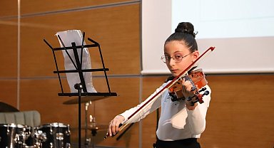 Ardahan Belediyesi Nuri Vatan Kültür Merkezi'nin yılsonu gösterilerine yoğun ilgi