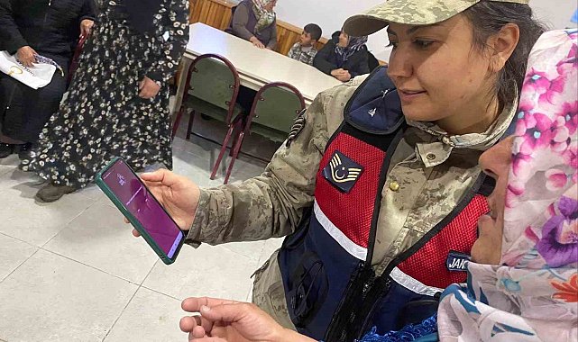 Ardahan'da jandarma kadınları KADES hakkında bilgilendirdi