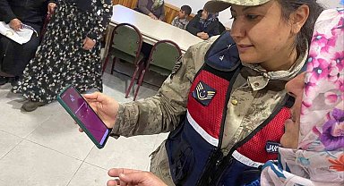 Ardahan'da jandarma kadınları KADES hakkında bilgilendirdi