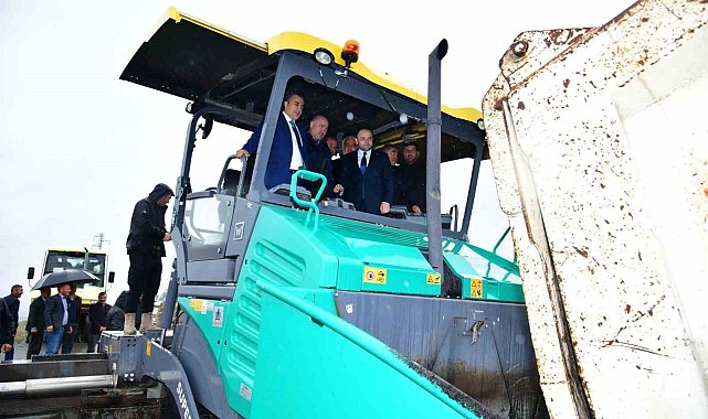 Ardahan'da köy yolları asfalt yerine beton kullanılarak yenileniyor