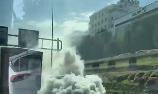 Arıza yapan araç trafiği dumana kattı
