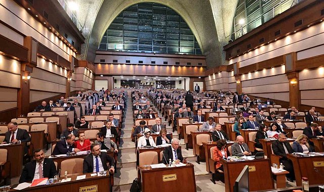 Arnavutköy Belediye Başkanı Candaroğlu: "TOKİ'nin bitmek üzere olan projelerine su vermemek, yaşam hakkını gasp etmektir"