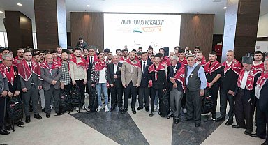 Arnavutköy'de askere gidecek gençlere kınalı uğurlama