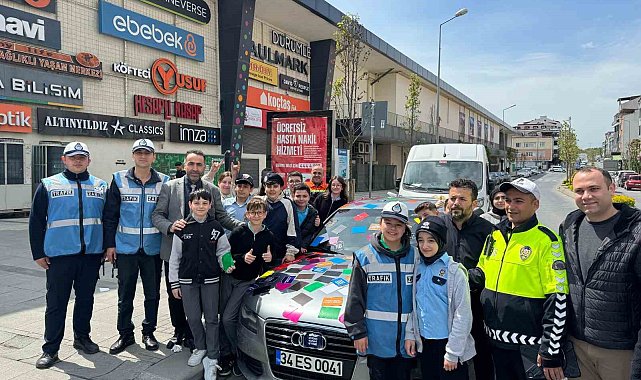 Arnavutköy'de trafik farkındalığına etiketli uyarı: "Öncelik yayanın, öncelik hayatın"
