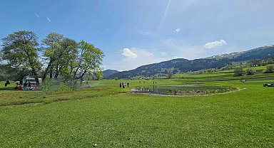 Artvin'in Ardanuç ilçesindeki Tosunlu Gölü doğaseverlerin ilgi odağı oldu