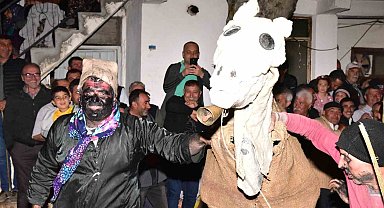 Asırlık 'deve oyunu' Sındırgı'da canlandırıldı