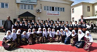 Aşkale'de 'Hayat Boyu Öğrenme Haftası' etkinlikleri kapsamında yılsonu sergisi açıldı
