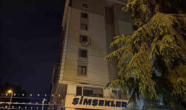 Ataşehir'de 5. kattan düşen genç ağır yaralandı