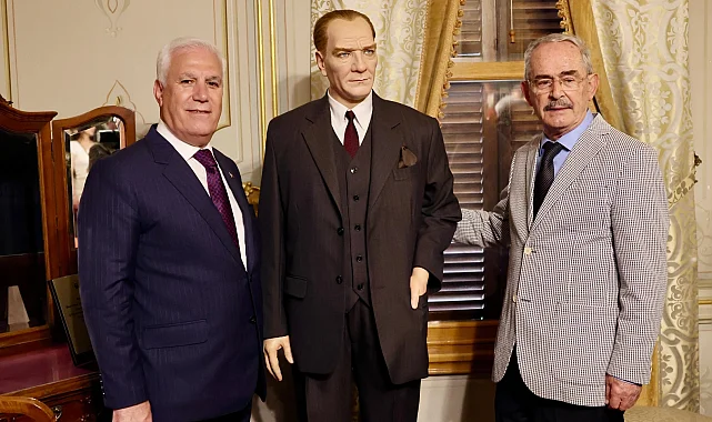 Atatürk'ün balmumu heykeli, Bursa Hünkâr Köşkü'nde