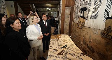 Atık malzemeler üniversite öğrencilerinin elinde sanata dönüştü