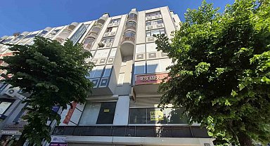 Avcılar'da binadan kopan beton parçaları bir kadının kafasına düştü