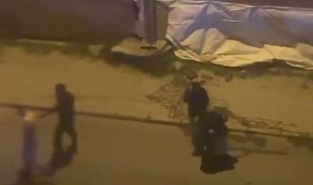 Avcılar'da dehşet anları kamerada: Kadını tekme tokat darbettiler