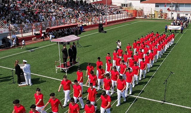 Ayvalık'ta 19 Mayıs coşkusu törenle kutlandı