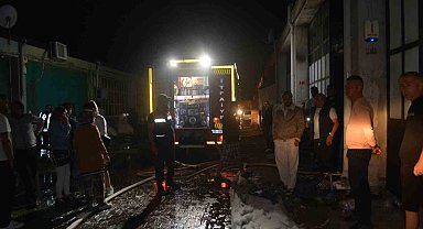 Ayvalık'ta gözlük fabrikası alev alev yandı