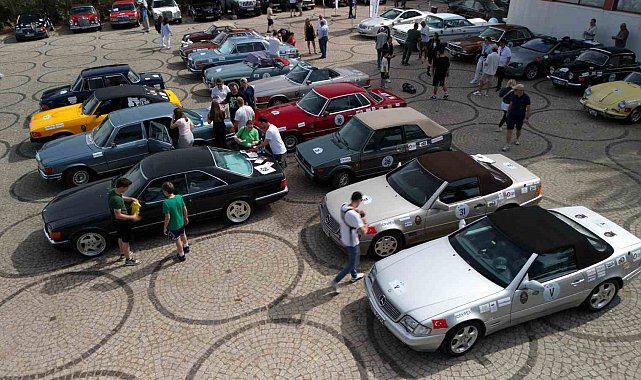 Ayvalık'ta klasik otomobillerin 27. Batı Anadolu Rallisi heyecanı