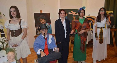 Ayvalık'ta kostümlü sergi