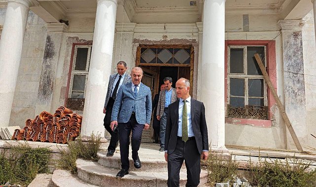 Ayvalık'ta Tarihi Kız Meslek Lisesi'nin restorasyonu sürüyor