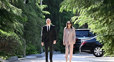 Azerbaycan Cumhurbaşkanı Aliyev, Haydar Aliyev'i mezarı başında andı