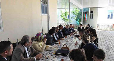 Azerbaycan'da ziyaretlerde bulunan Çameli protokolü Milli Kahramanı unutmadı