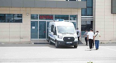 Babasının bıçaklayarak öldürdüğü gencin cenazesi morgdan alındı