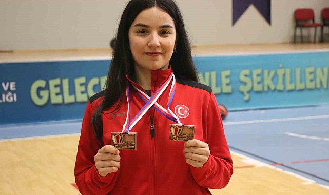 Badmintonda Avrupa 3.'sü olan Halenur Küçüksevgili'nin hedefi olimpiyatlar