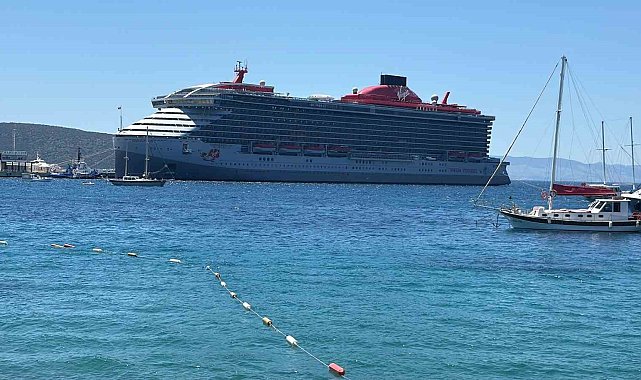 Bahamalar bayraklı kruvaziyer Bodrum'a demir attı
