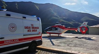 Bahçesaray'da yaşlı hasta helikopter ambulansla Van'a sevk edildi