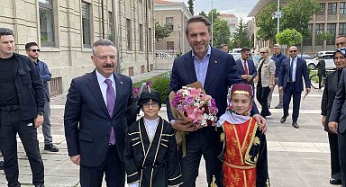 Bakan Bayraktar, Eskişehir Valiliği'ni ziyaret etti