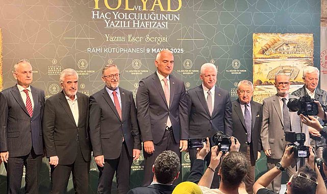 Bakan Ersoy, 'Yol ve Yâd: Hac Yolculuğunun Yazılı Hafızası' sergisinin açılışına katıldı