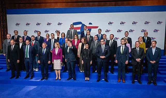 Bakan Fidan, AB dışişleri bakanları ile aile fotoğrafına katıldı