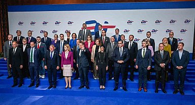 Bakan Fidan, AB dışişleri bakanları ile aile fotoğrafına katıldı