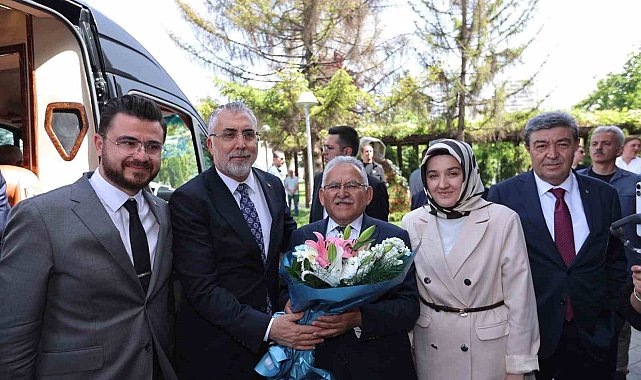 Bakan Işıkhan'dan Başkan Büyükkılıç'a ziyaret