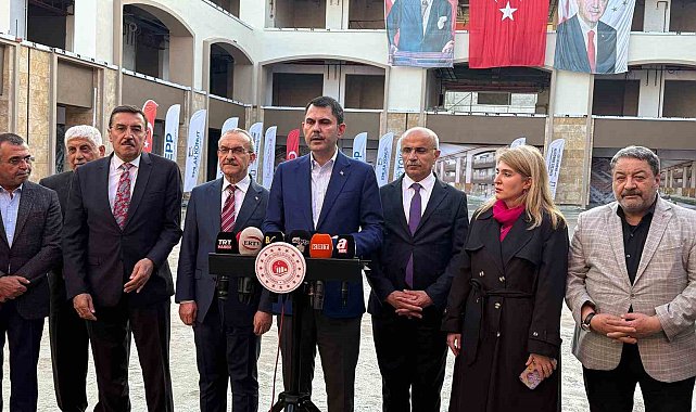 Bakan Kurum, Malatya'da Bakırcılar Çarşısı şantiyesini ziyaret etti: "Yıl sonuna kadar 453 bin yeni konut ve iş yerini teslim edeceğiz"