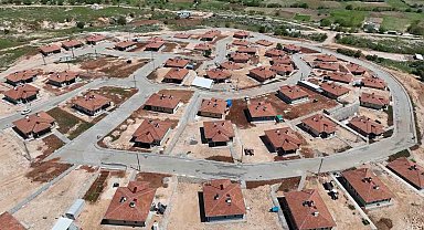 Bakan Kurum: "Adıyaman'ın Zey köyü kayalık zemin üzerine yeniden kuruldu"