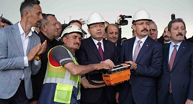 Bakan Tunç: "Yapay zekayla işimizi daha da kolaylaştıracak projeleri önümüzdeki günlerde milletimizle paylaşacağız"