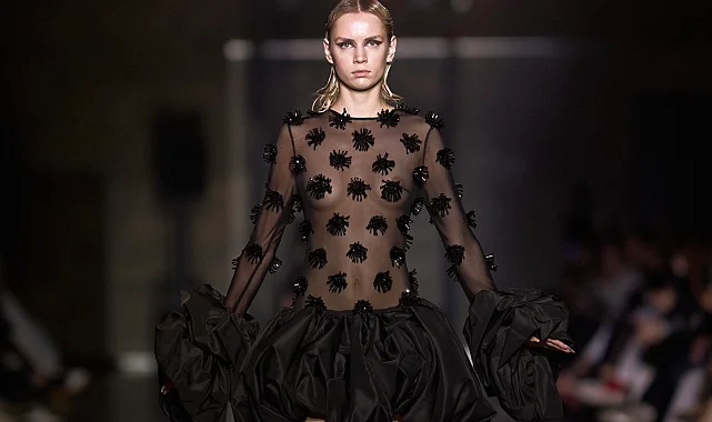 Bakü Fashion Week'te tüm gücüyle 'siyah' sahnede!