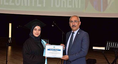 Balıkesir MYO'da mezuniyet sevinci