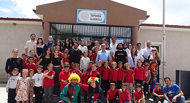 Balıkesir Üniversitesi öğrencilerinden köy okuluna anlamlı dokunuş