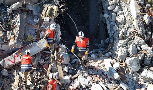 Balıkesir'de deprem tatbikatı gerçeği aratmadı