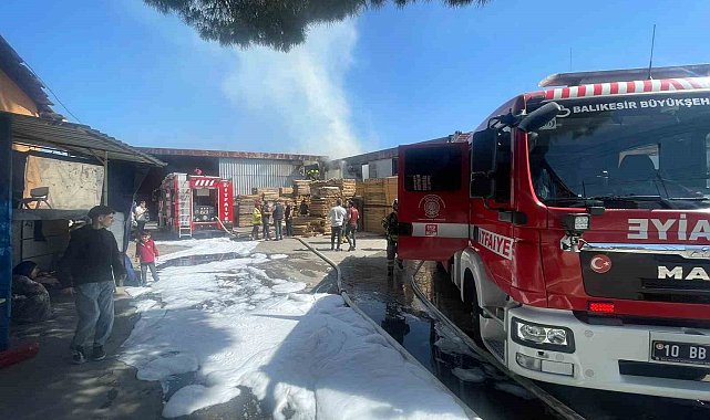 Balıkesir'de mobilya atölyesinde korkutan yangın