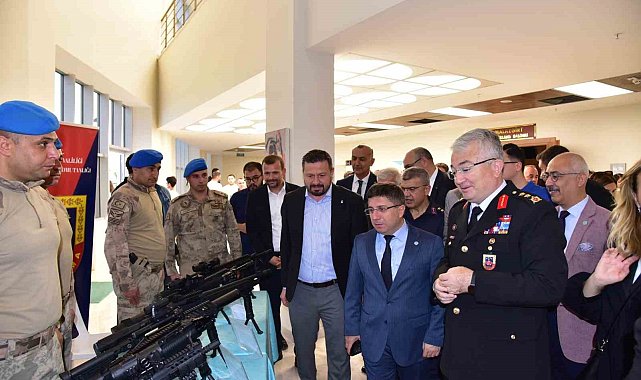 Balıkesir'de Ulusal Savunma ve Teknoloji zirvesi düzenlendi