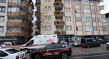 Balkondan düşen kadın hayatını kaybetti