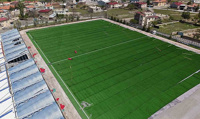 Başakpınar Spor Merkezi'nin çimleri ve yedek kulübeleri yenileniyor