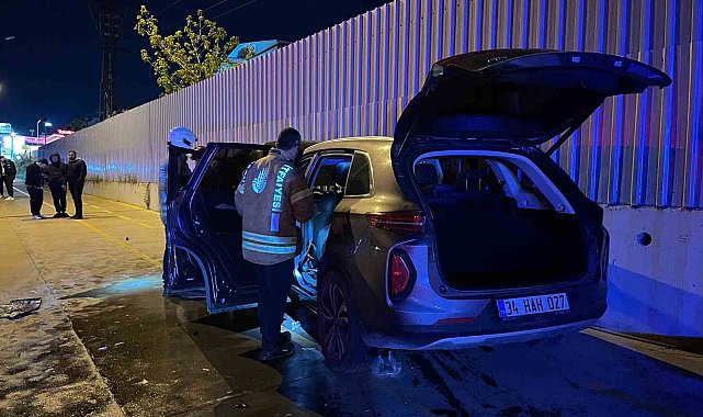 Başakşehir'de iki araç kafa kafaya çarpıştı: 5 yaralı